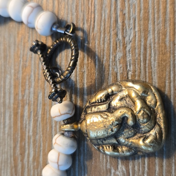 Pretty Beaded Bracelet In Blue and White - Picture 6 of 6